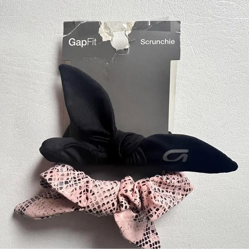 Gap Women’s Two Pack Scrunchie Hair Accessories Set